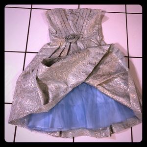 Gorgeous EUC Betsey Johnson Strapless Dress Size 4